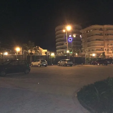 Emerald Park Apartamento *